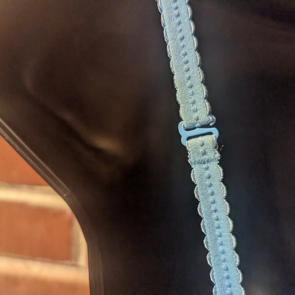 Aerie Strapless Convertible Bra. 34B. Geometric Pattern. - Picture 3 of 16